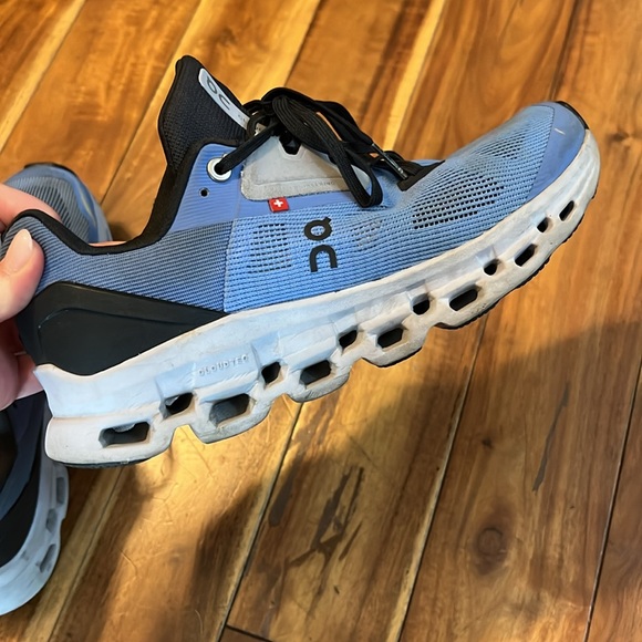 On Cloud Womens 8 - Picture 2 of 3